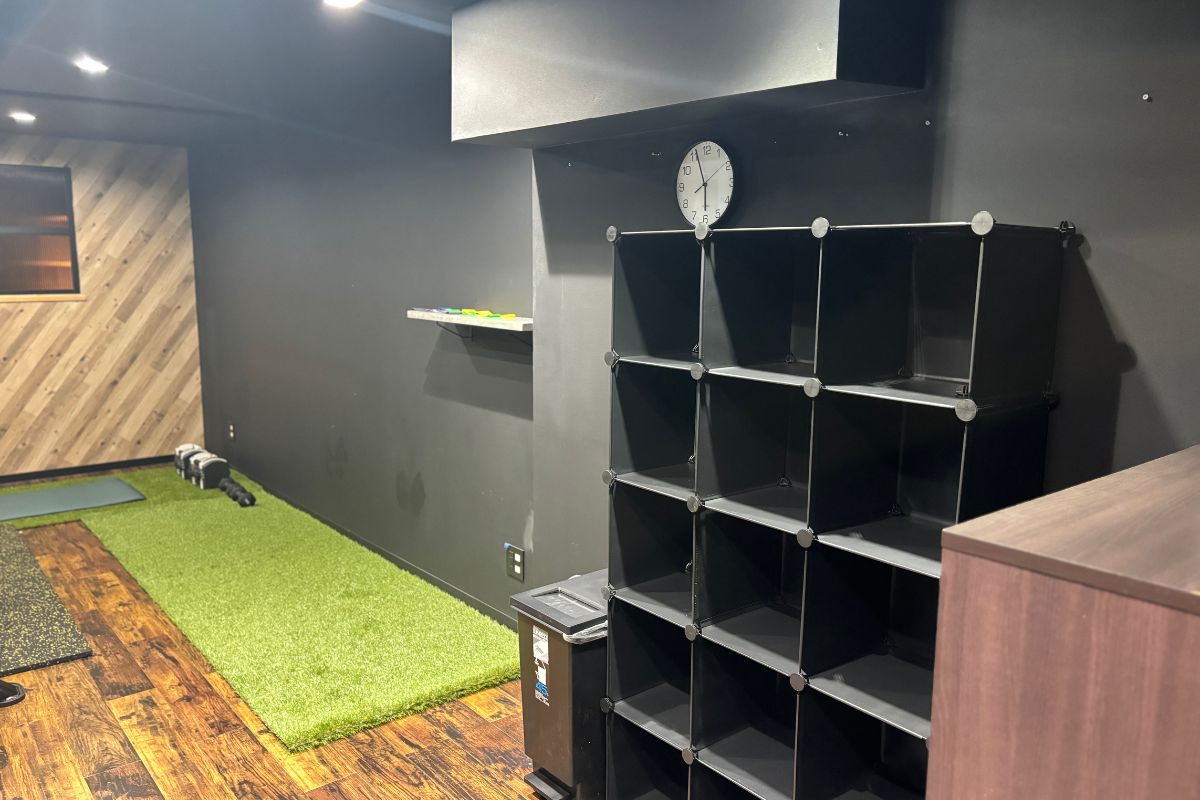 パーソナルジムNEXT東大阪店の靴だな