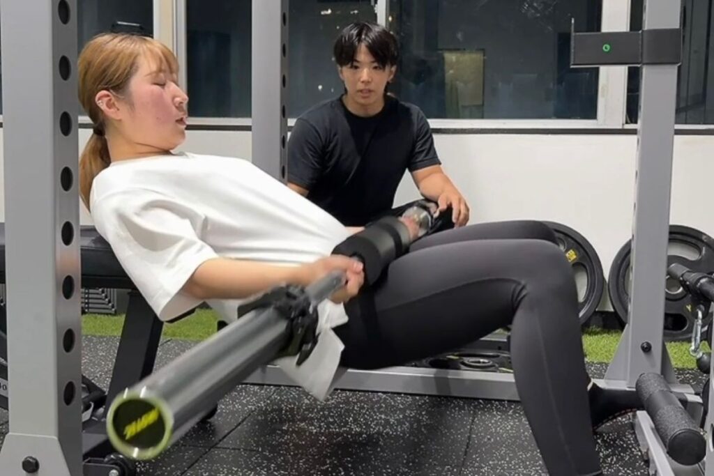 ヒップスラストをしているお客様
