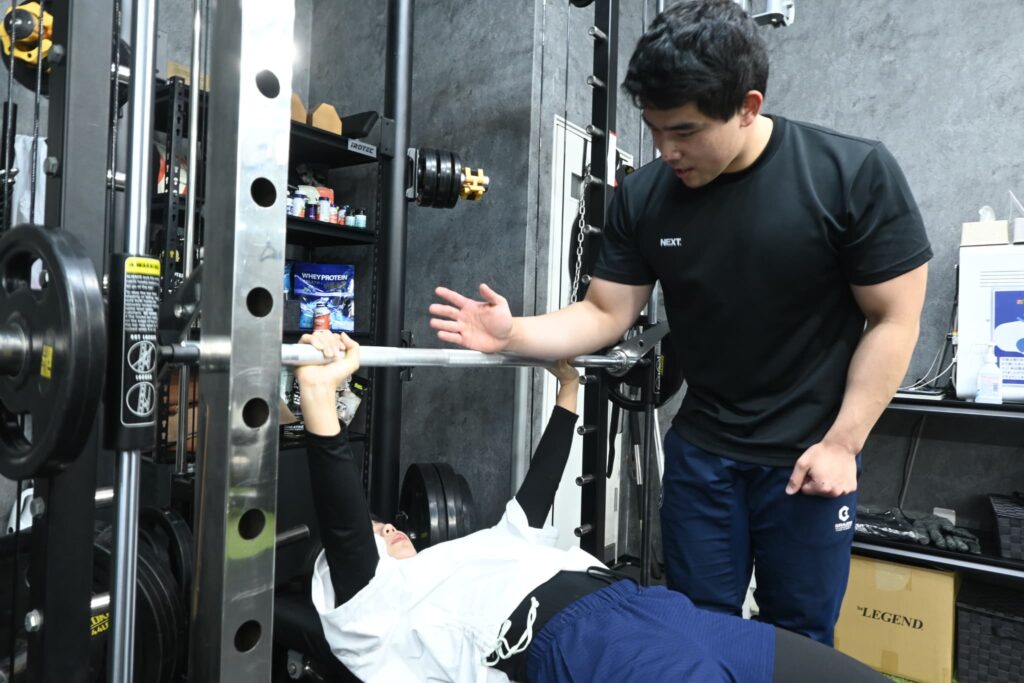 パーソナルジムNEXT八尾店でトレーニングされている女性3